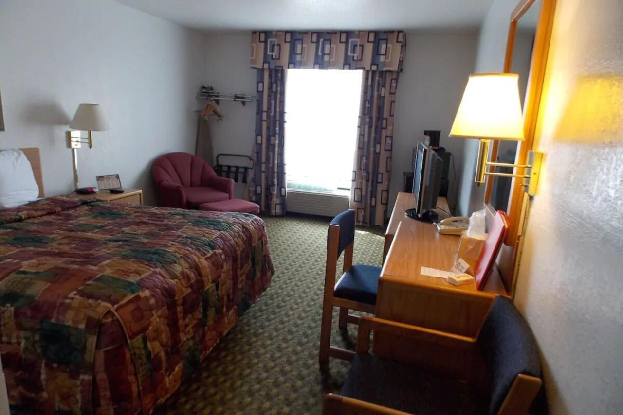Norwood Inn And Suites - Minneapolis-St Paul Roseville Εξωτερικό φωτογραφία